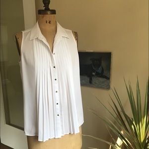Banana Republic Sleeveless Pleated Blouse LIKE NEW
